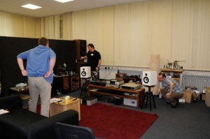 die Jury im Hörraum mit der Little Harry TB AL die Jury im Hörraum mit der Little Harry TB AL